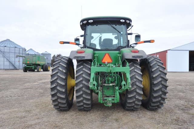 Image of John Deere 7200R equipment image 4