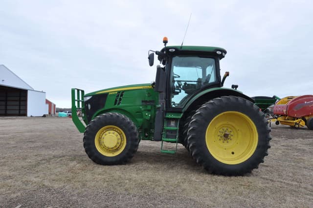 Image of John Deere 7200R equipment image 2