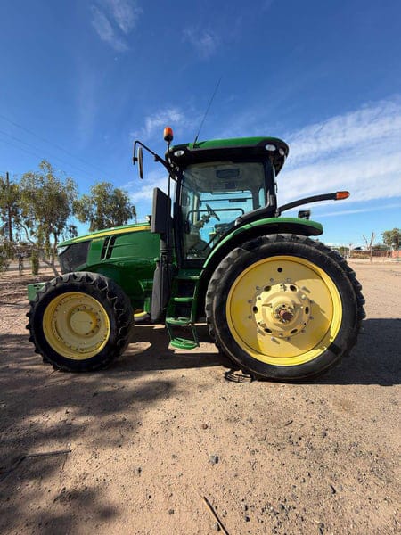 John Deere 7200R Equipment Image0