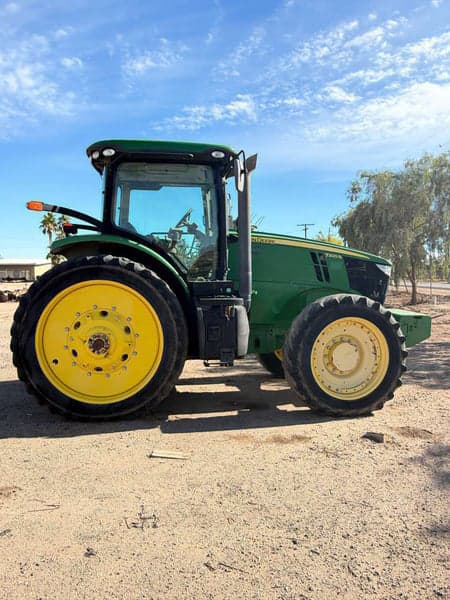 Image of John Deere 7200R equipment image 1