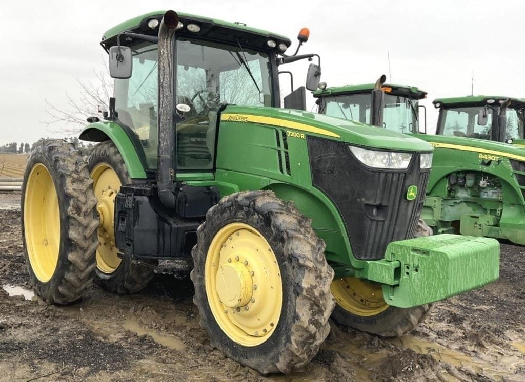 John Deere 7200R Equipment Image0