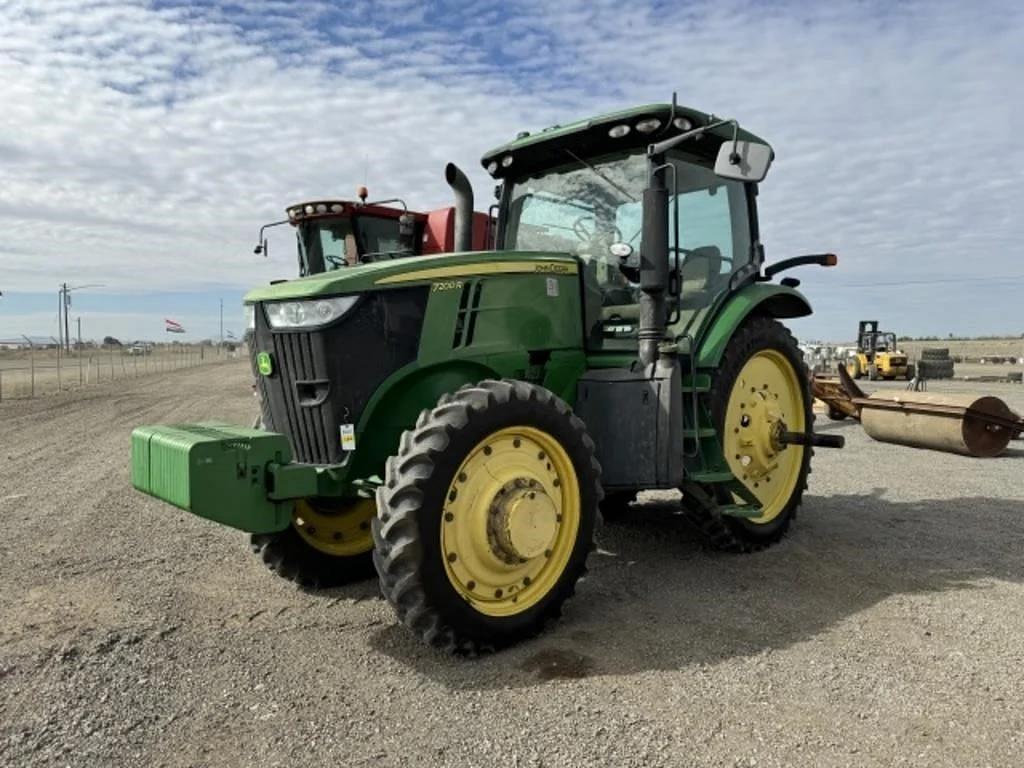 Image of John Deere 7200R Image 0