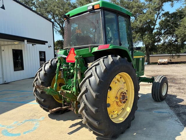 Image of John Deere 7210 equipment image 1