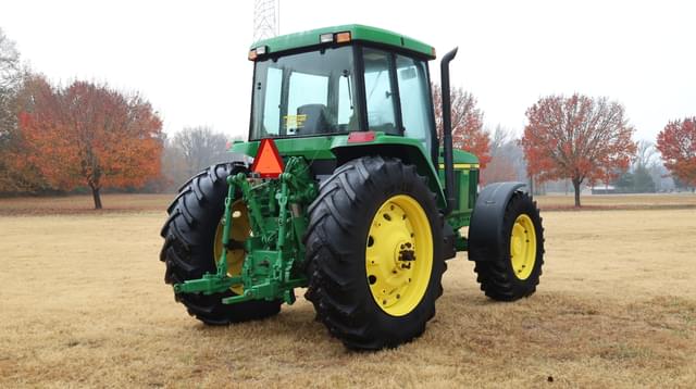 Image of John Deere 7210 equipment image 4