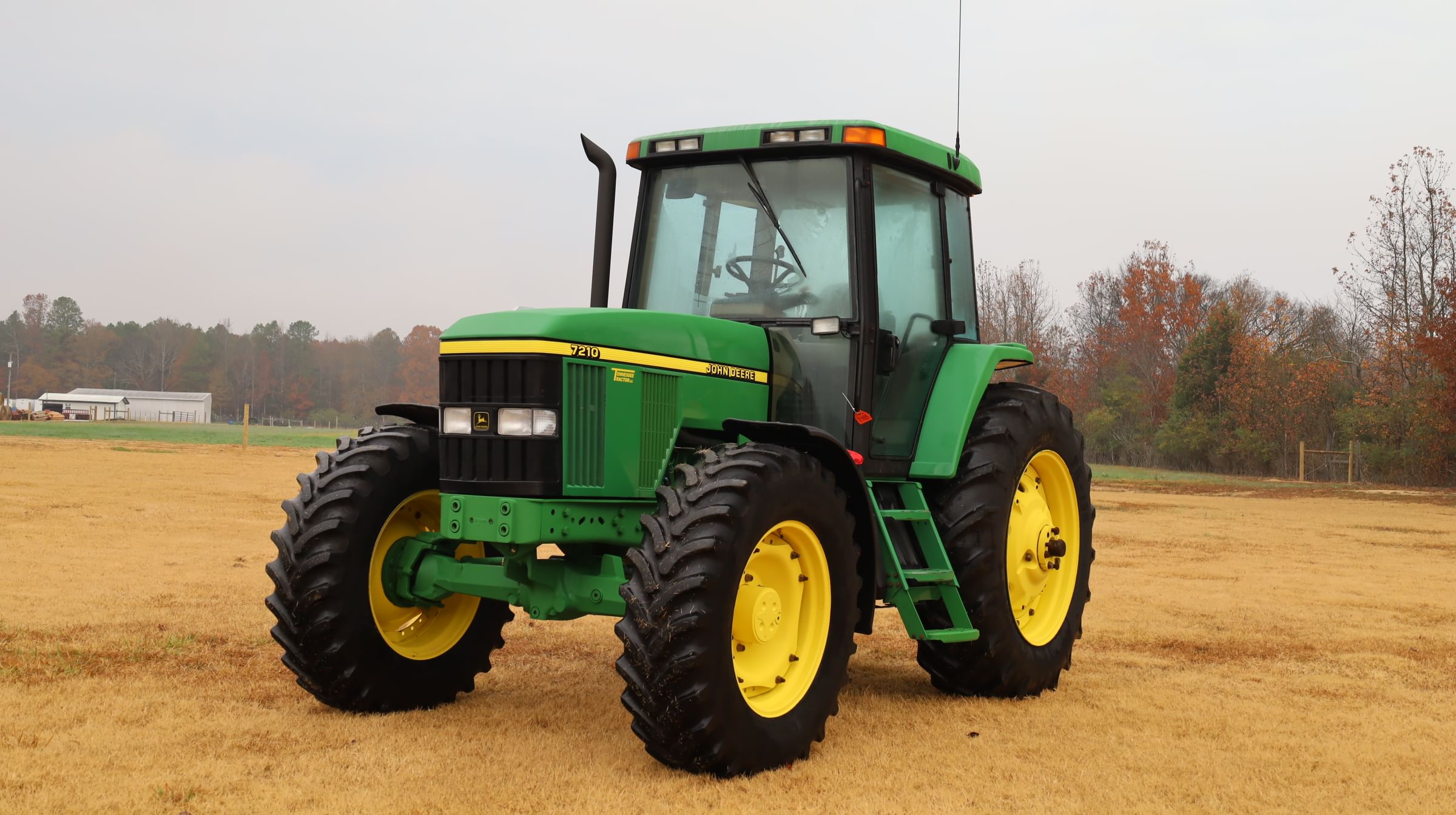 John Deere 7210 Equipment Image0