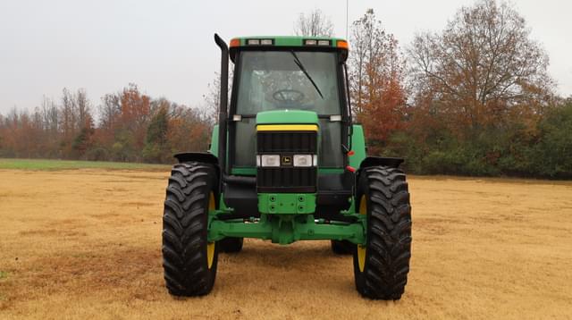 Image of John Deere 7210 equipment image 1