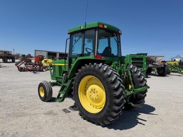 Image of John Deere 7210 equipment image 4