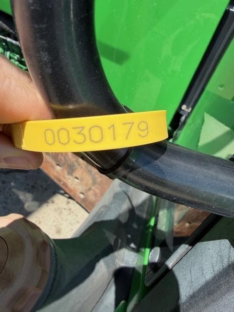 Image of John Deere 7210 equipment image 2