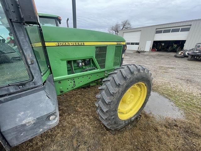 Image of John Deere 7210 equipment image 3