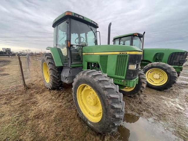 Image of John Deere 7210 equipment image 2