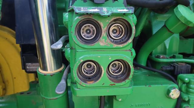 Image of John Deere 7210 equipment image 4
