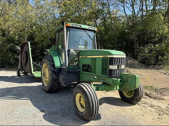 Image of John Deere 7210 equipment image 1