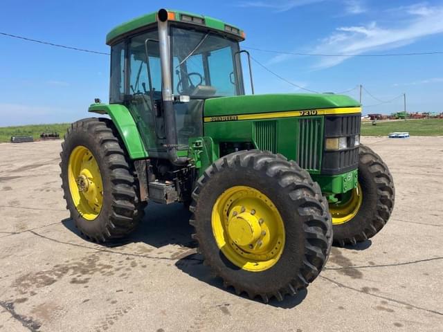 Image of John Deere 7210 equipment image 1