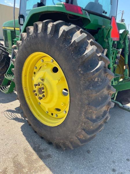 Image of John Deere 7210 equipment image 3