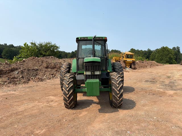 Image of John Deere 7210 equipment image 1