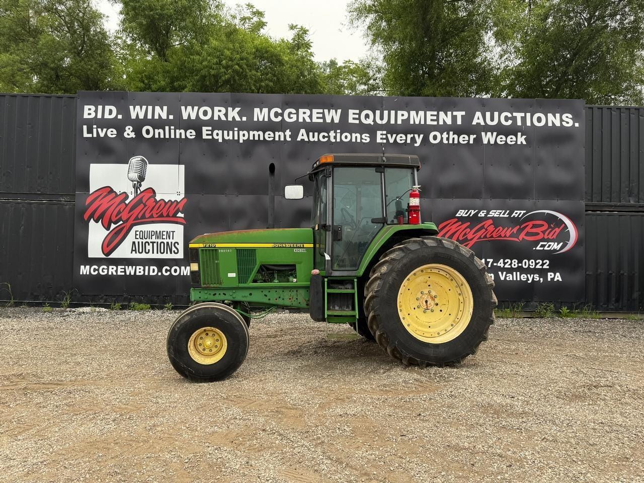 John Deere 7210 Equipment Image0