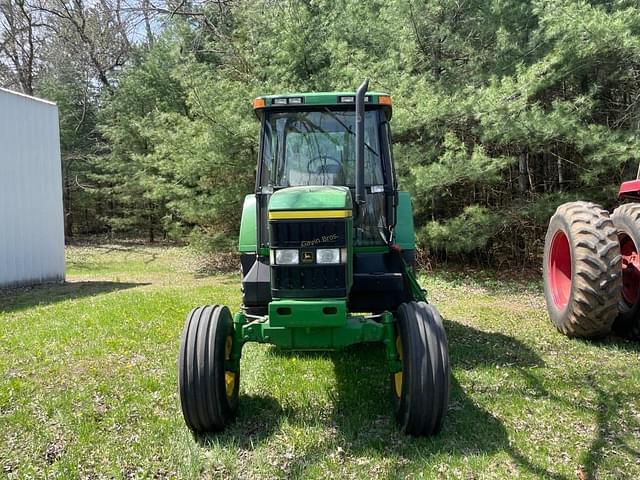 Image of John Deere 7210 equipment image 1