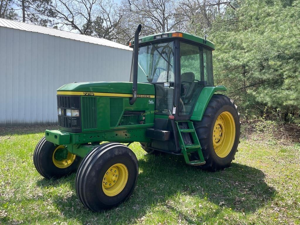 Image of John Deere 7210 Primary image