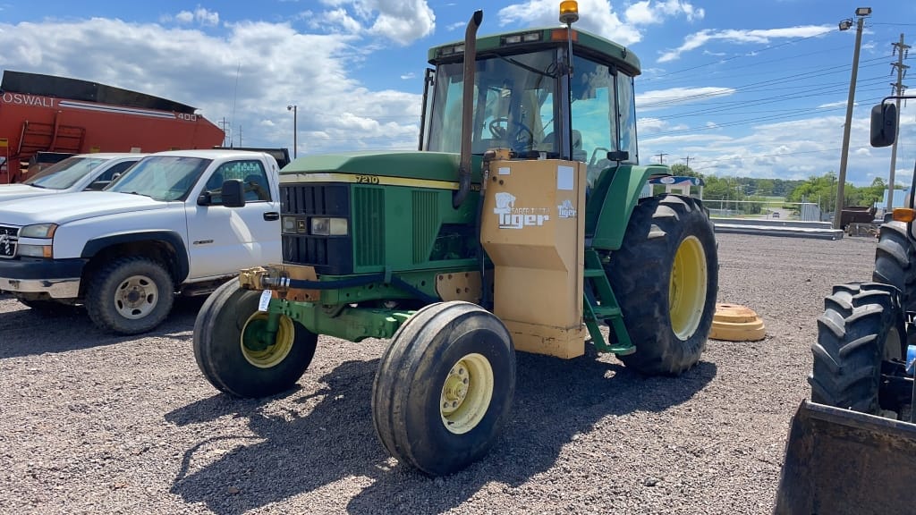 Main image John Deere 7210