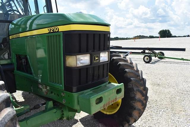 Image of John Deere 7210 equipment image 4