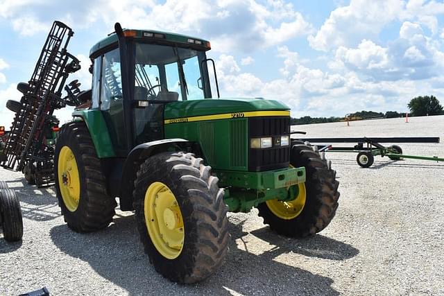 Image of John Deere 7210 equipment image 2