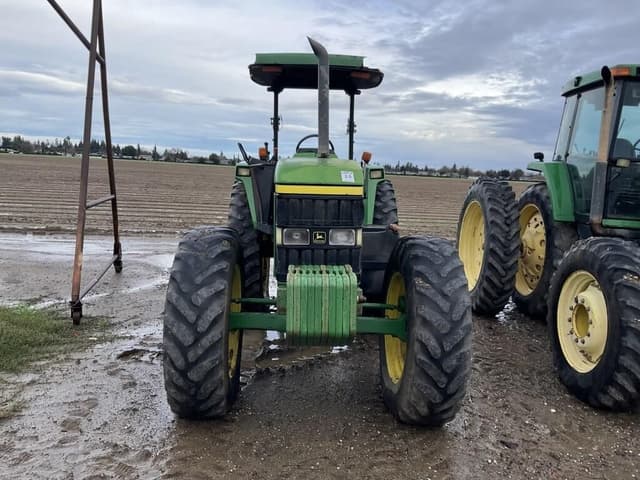 Image of John Deere 7210 equipment image 1