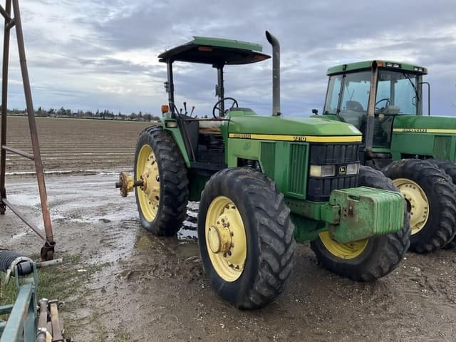 Image of John Deere 7210 equipment image 2