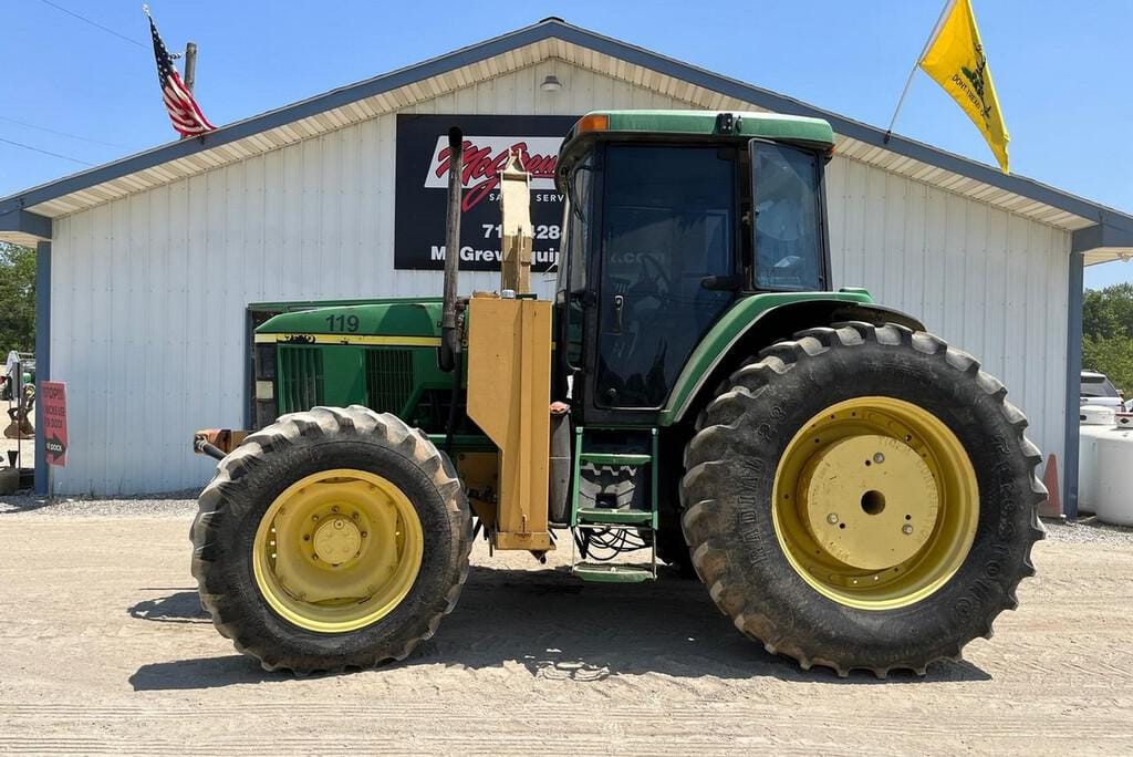 Main image John Deere 7210