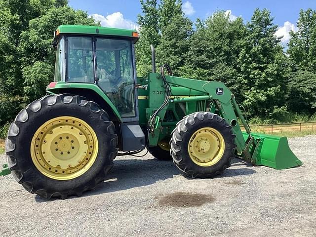 Image of John Deere 7210 equipment image 2