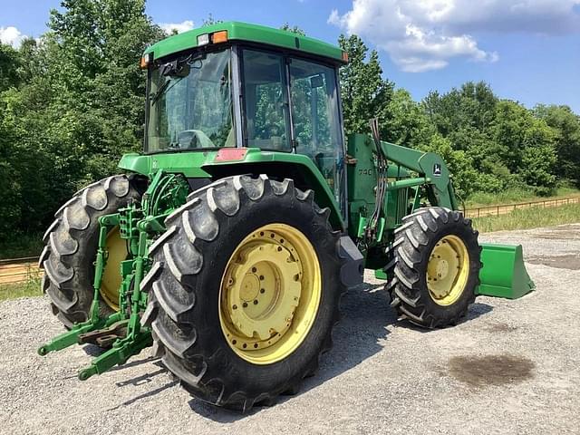 Image of John Deere 7210 equipment image 3