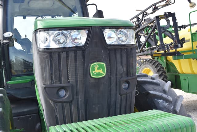 Image of John Deere 7210R equipment image 4