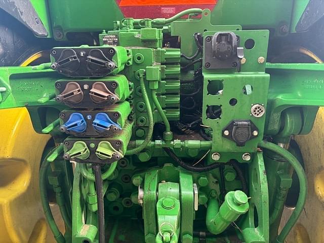 Image of John Deere 7215R equipment image 2