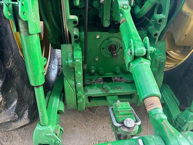 Image of John Deere 7215R equipment image 3