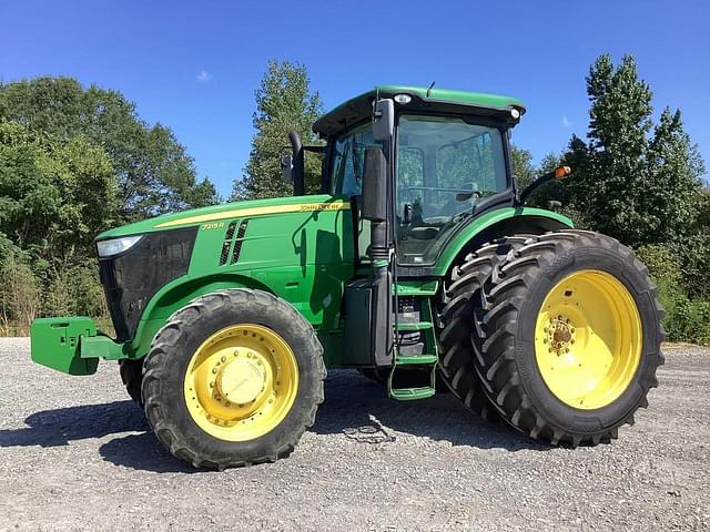 Image of John Deere 7215R equipment image 1