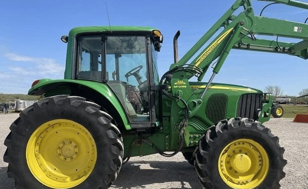 Main image John Deere 7220