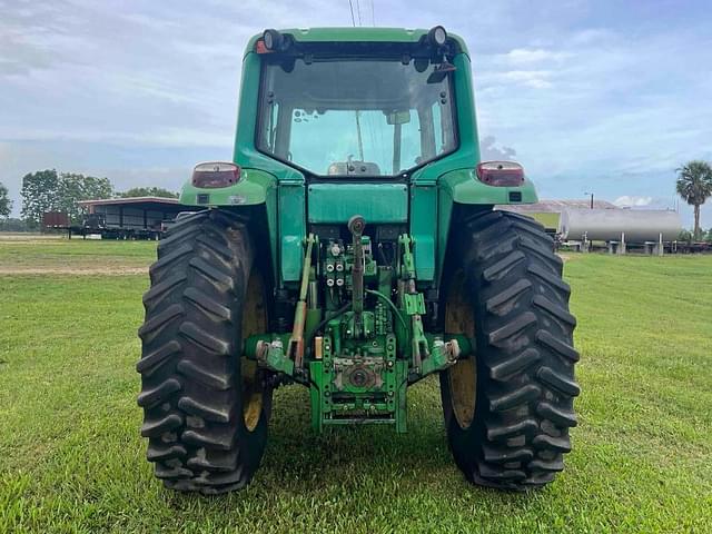 Image of John Deere 7220 equipment image 3