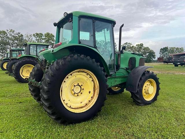 Image of John Deere 7220 equipment image 4