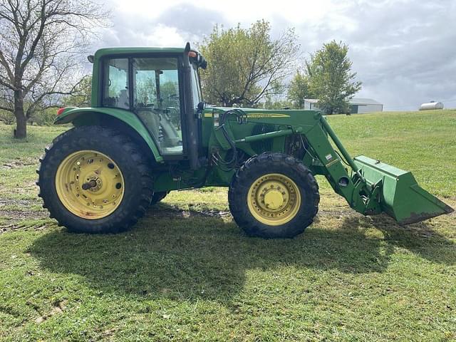 Image of John Deere 7220 equipment image 2