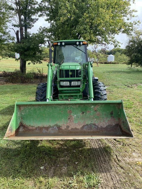 Image of John Deere 7220 equipment image 1