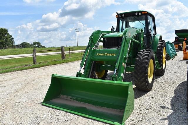 Image of John Deere 7220 equipment image 2