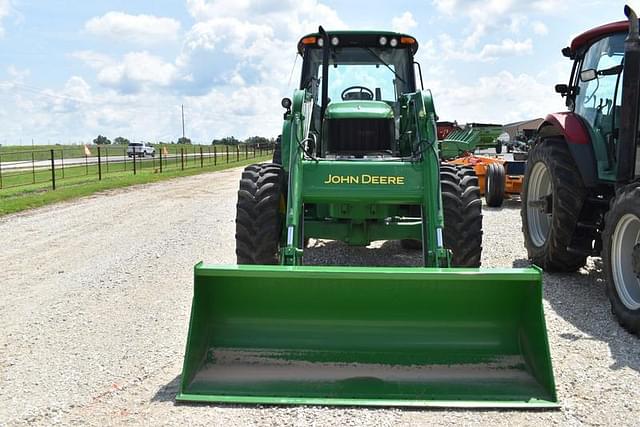 Image of John Deere 7220 equipment image 1
