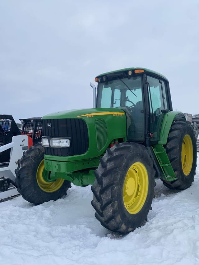 Image of John Deere 7220 equipment image 2