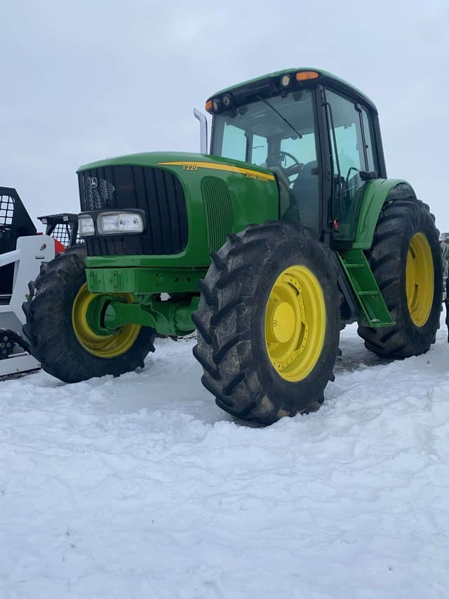 Image of John Deere 7220 equipment image 3