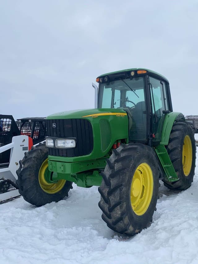Image of John Deere 7220 equipment image 1