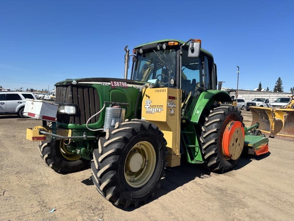 John Deere 7220 Equipment Image0