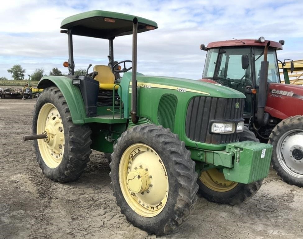 John Deere 7220 Equipment Image0