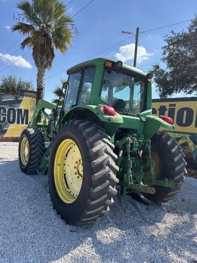 Image of John Deere 7220 equipment image 1