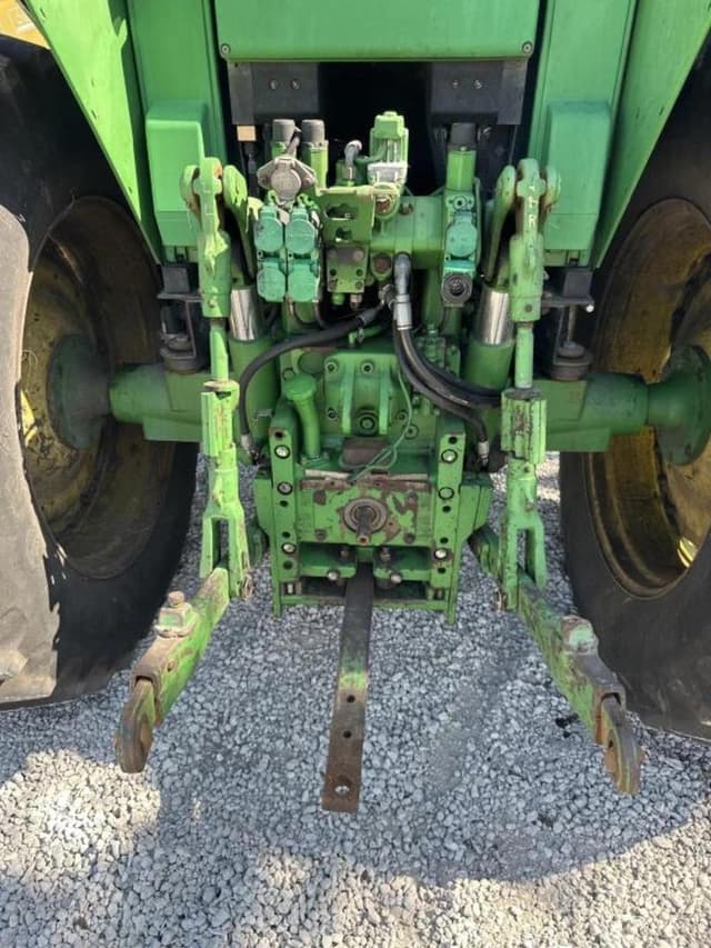 Image of John Deere 7220 equipment image 2