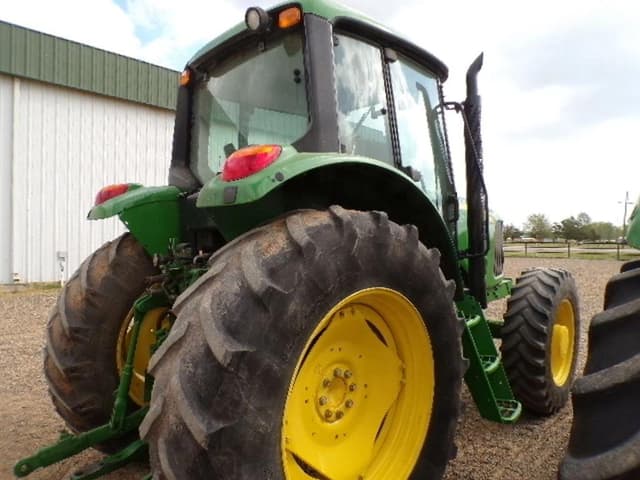 Image of John Deere 7230 equipment image 4