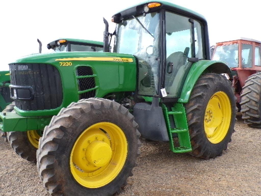 John Deere 7230 Equipment Image0